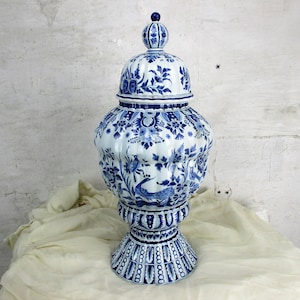 Antik 19th C XL Marked Die drei Uhren Delft Vase Urne Pfauen HTF 52,6 cm
