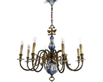 Magnifique lustre vintage bleu de Delft, blanc, 8 lumières, style grange en laiton, porcelaine