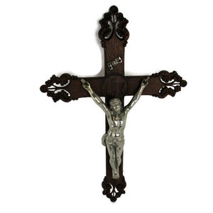 Francés Vintage adornado a mano madera tallada roble colgante crucifijo cruz Jesucristo Spelter Corpus impresionante 29.52"