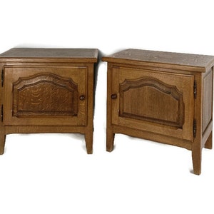 Couple French Louis XV/XVI Style Wooden oak Nightstands End Tables Modernist Vintage