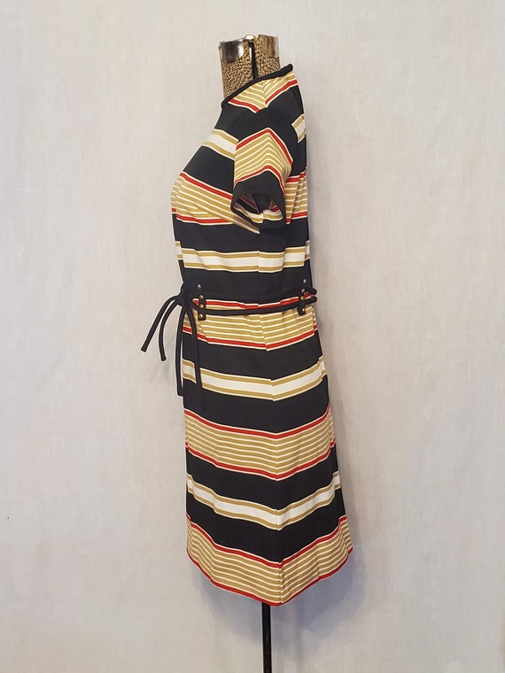 1960s Vintage Mid Mod Short-Sleeved Dress/Mint/Bl… - image 2