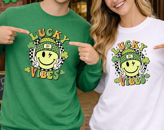 St Patrick’s Day Shirt Lucky Vibes | Funny Irish Shamrock Smiley | Retro Green Unisex T-Shirt Hoodie