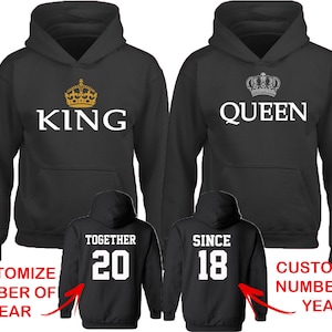 Sudaderas con capucha a juego para parejas mayores de King Queen Juntos Desde Lado trasero Fecha Números Parte delantera y trasera Sudaderas a juego para parejas