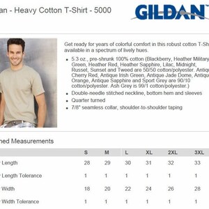 Puede incluir: Una tabla de tallas para una camiseta de algod&oacute;n pesado Gildan, que muestra las medidas en pulgadas para la longitud y el ancho del cuerpo. La tabla incluye las tallas S, M, L, XL, 2XL y 3XL.
