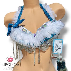 Sujetador rave de conejo blanco, sujetador rave, Alicia en el país de las maravillas, sujetador rave de piel, top Beyond Wonderland, top rave, sujetador para disfraz