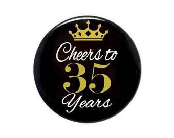 35e verjaardag 35 en fantastische 35 jaar oude verjaardag knop proost op 30e jaar oude verjaardag partij verjaardag 2 1/4 inch pin terug knop