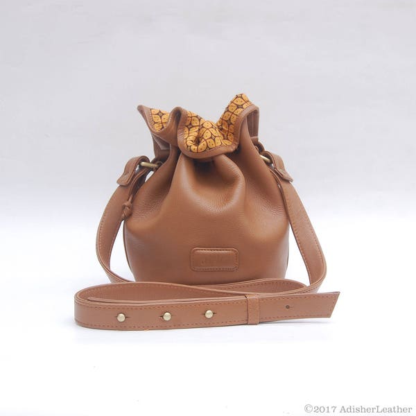 Classic Drawstring Bucket Bag Small Leather Sling Bag Women Hippie Boho Pouch Festival Purse Tan Camel Light Brown Leather