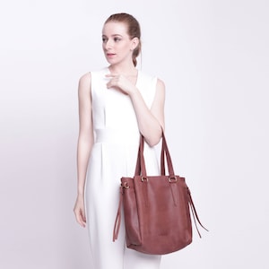 Vintage Leather Tote Bag Women’s Shoulder Shopper Hand Bag Vintage Brown Purse Ladies Real Leather Tote for Women Classic Tote Brown Color