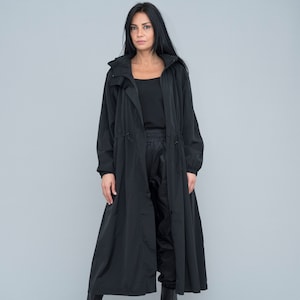 Raincoat with top large hood