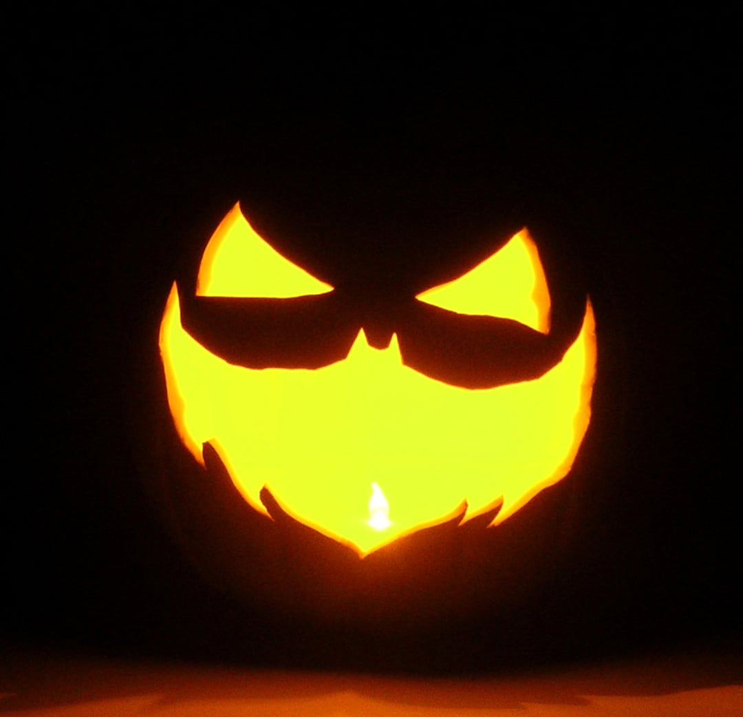 Tried my hand at the Long Halloween pumpkin for tonight : r/batman