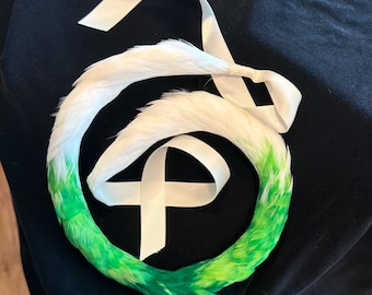 Hawaiian Feather Lei, Green and White Lei Kamoe.