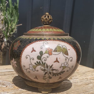 Small Japanese cloisonné pot from the Meiji period