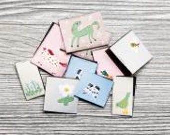 Juego de etiquetas tejidas de 100 % poliéster (rPET) "De caballos y flores", 6 piezas, para uso en textiles, 9301