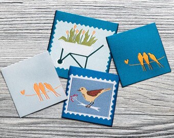 Juego de etiquetas tejidas de poliéster reciclado, "Outdoor Notes", 4 piezas, parches para bolsos y ropa, accesorios de costura DIY, Nature Designs, 9133