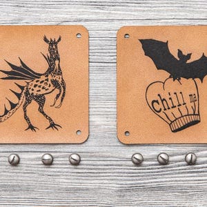 Designer-Set Drache & Fledermaus Kunstleder-Etiketten – Textiletiketten zum Einnähen