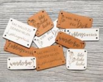 Set van 10 labels van natuurlijk leer, "Heart Pieces" van Unikati, in bruin en wit, om op te naaien.