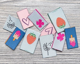 Juego de etiquetas textiles tejidas de 100 % poliéster (rPET) “Summer Moments” de Unikati – 10 etiquetas textiles veraniegas para coser, 9124