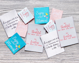 Juego de etiquetas textiles tejidas de 100 % poliéster (rPET) “enjoy” de Unikati – 10 etiquetas tejidas para coser, 9120