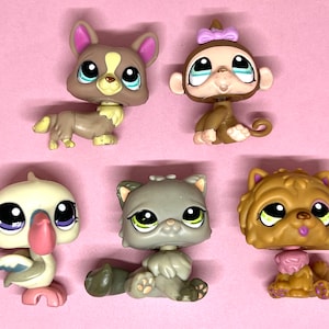 Littlest Pet Shop Authentic LPS Toys'R'Us Exclusive Full Set from Adoption Center Playset / Vintage Hasbro