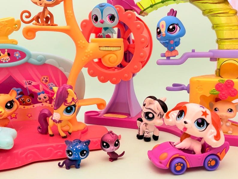 Lps Bus Set LPS Littlest Pet Shop Authentic Tricks and Talents Show Set With 19 ...