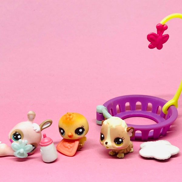 LPS Littlest Pet Shop Authentic Cutest Pets Nap Time with Babies baby mini with accessories play set / Vintage Hasbro