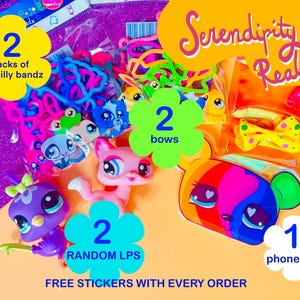 LPS Trinkets Box: 2 Packungen Gummi-Armbänder + 2 zufällige authentische Littlest Pet Shop Figuren + 1 Handy-Kumpel + 2 Schleifen / y2k Nostalgie