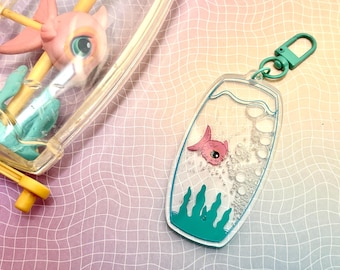 LPS Forever Trapped Fish キーチェーン（液体と小さなペットチャーム付き）Y2K フィッシュタンク（Itaバッグ用）Frutiger Aero / レトロキッドコアノスタルジア