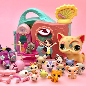 Littlest Pet Shop Authentic LPS Get Better Center House Playset with 12 pets including EURO rare jumbo deco shorthair cat / Vintage Hasbro