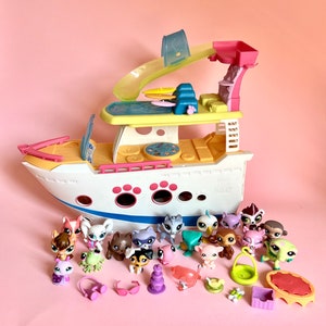 Littlest Pet Shop Authentic LPS Cruise Ship Playset With 18 Pets