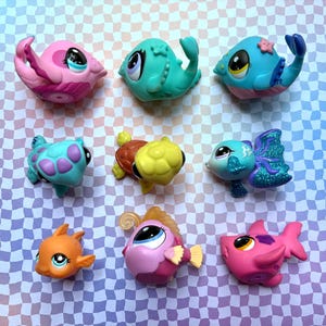 LPS Littlest Pet Shop - PICK a pet: 9 sea animals fish pets to choose from - Hasbro Authentic / y2k collectible nostalgia figurines