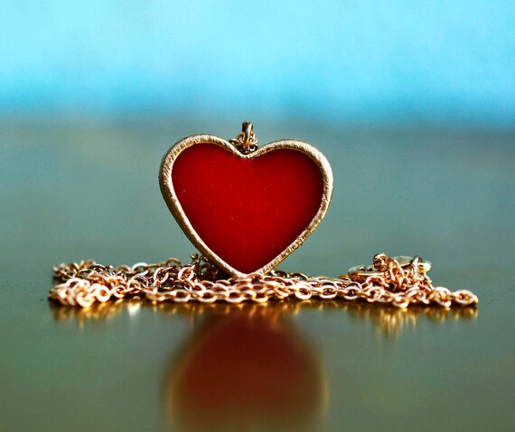 Red heart necklace in vintage style design, romantic red necklace with red heart, love necklace, heart jewelry, romantic jewelry,