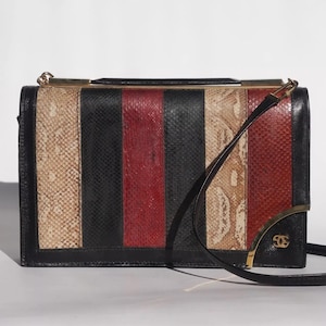 Bolso de hombro vintage de piel de serpiente y cuero de vaca de los años 70 y 80 - Industria Argentina