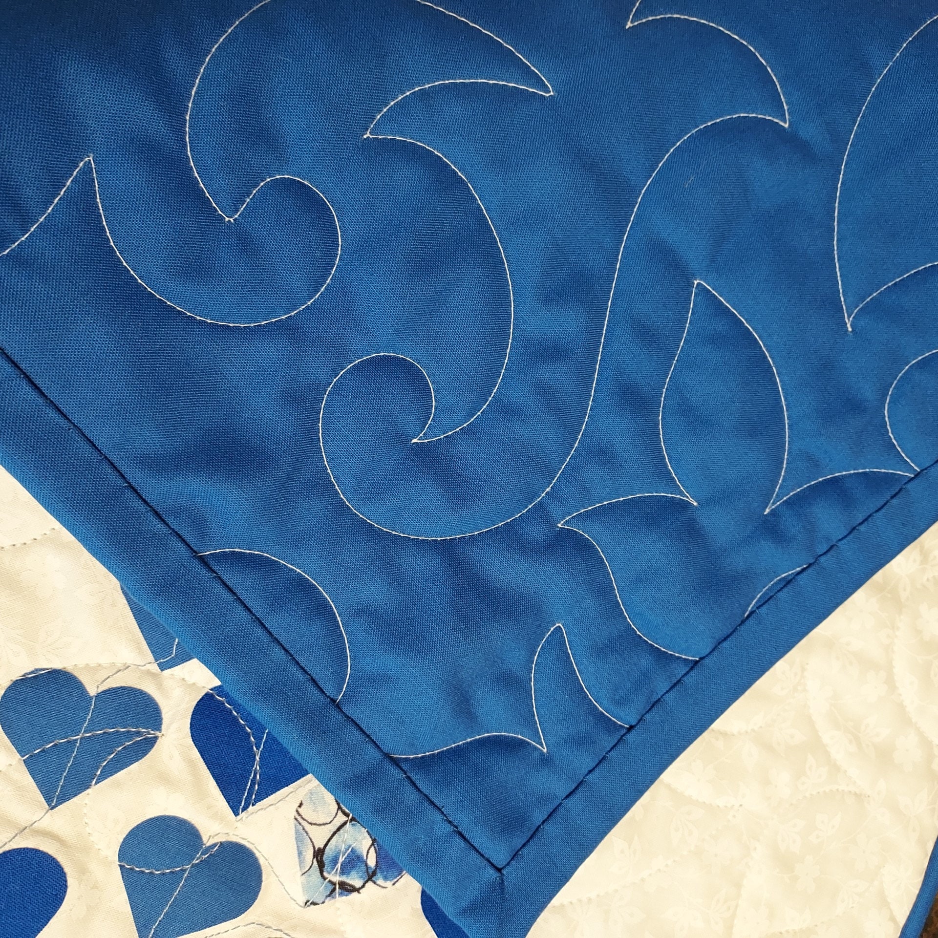 Lone Star Bluebonnet Quilted Table Runner NCU0LDH094