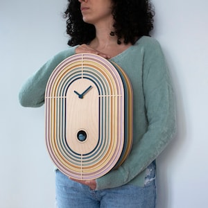 Moderne gelaagde koekoeksklok, ovale houten wanddecoratie, Scandinavisch design