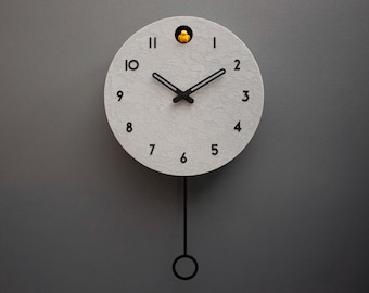 Kuckucksuhr - Beton ummantelt mit schwarzen Accessoires und bernsteinfarbenem Vogel - Handgemacht - Modernes Design (GSY02BXR)