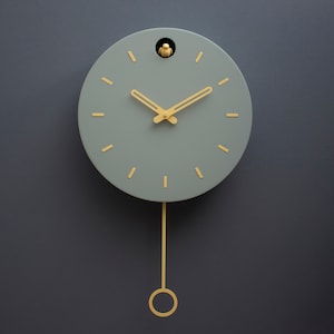 Orologio a cucù - Verde tiglio con accessori color zafferano