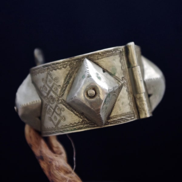 MYSTERY DESERT ARCHITECTURE Vintage ethnic tribal cuff bracelet, Africa, Algeria, Tuareg, Mali, Ghana, tribal art, boho, small size, rare