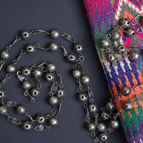 ABONDANCE DE PERLES *** très long collier de mariage Guatemala vintage ethnique en perles d'argent Chachal, sans fermeture, Mexique, Maya