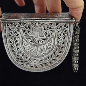 On Hold /SANDUQ *** rare old Yemen belt purse bag silver, ZAYDIYA, ethnic jewelry, land of Sheba, engraved, mahfaza, handmade, man, unisex