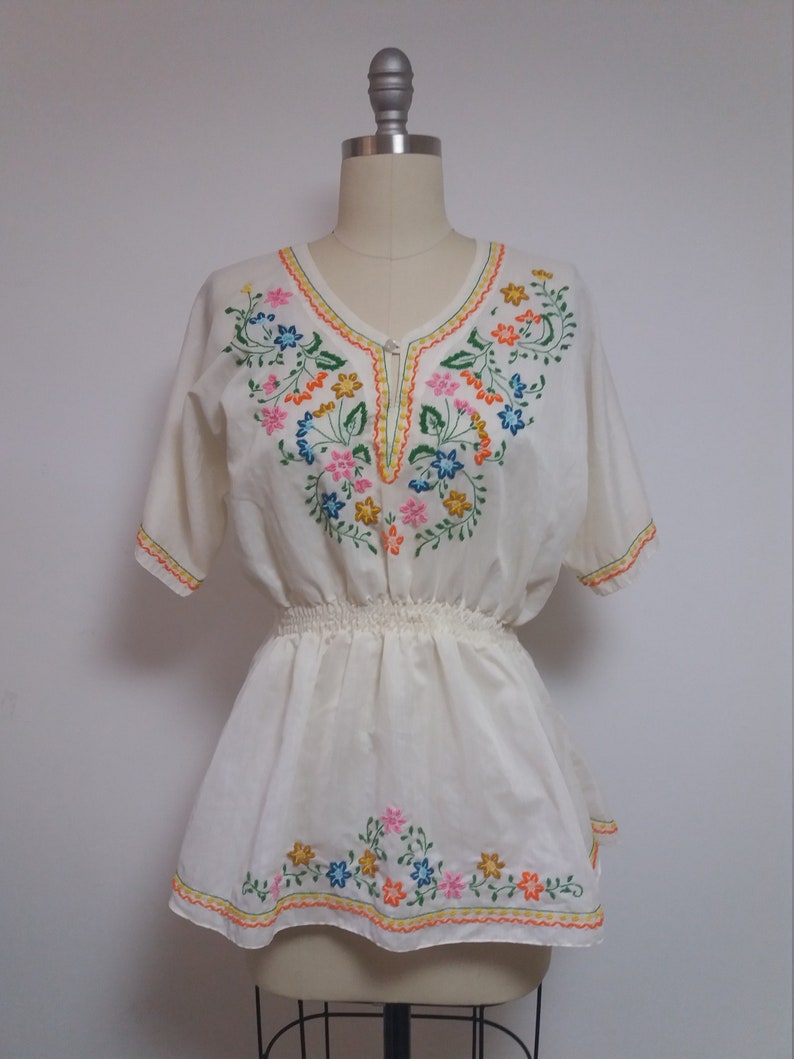 Vintage white rainbow embroidered floral pattern 60s 1960s crop top shirt blouse