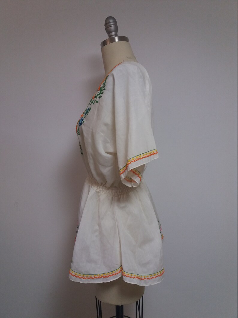 Vintage white rainbow embroidered floral pattern 60s 1960s crop top shirt blouse