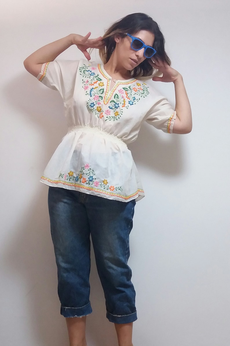 Vintage white rainbow embroidered floral pattern 60s 1960s crop top shirt blouse