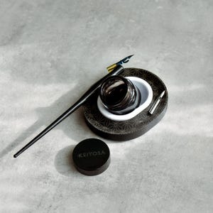 Vielseitiger Tintenständer – Verstellbarer Tintenfläschchen-Halter für Kalligraphie, Füllfederhalter & Künstlerbedarf – Kompakter Schreibtisch-Organizer