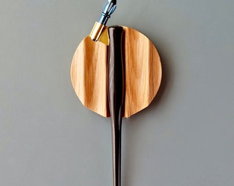 Tani - Wooden pen rest