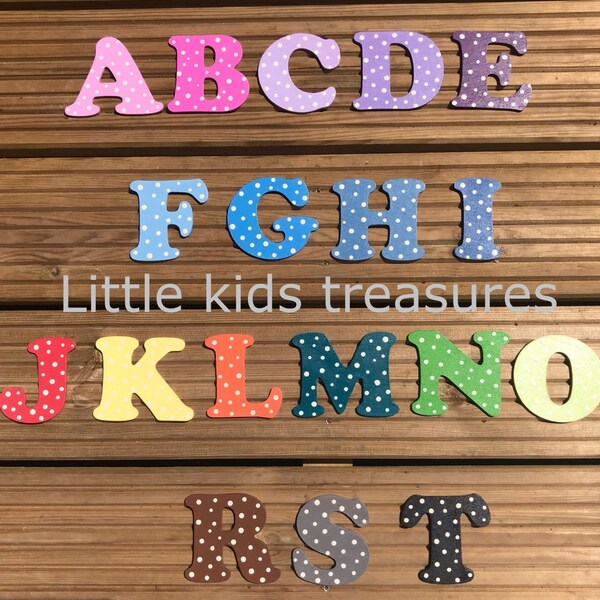 Lettres de l'alphabet SPOTTY décoratives en bois peintes de 4 cm. Projets pour enfants peints à la main. Choisissez vos propres couleurs Trésors des petits enfants