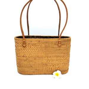 Medium Handwoven Straw Shoulder Bag with Lining, Summer Beach Tote Bag for Women, Handmade Boho Rattan Purse, Unique Artisan Handbag