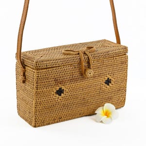 Bolso bandolera rectangular de ratán tejido para vacaciones de verano, bolso de paja hecho a mano, regalo único para amantes de lo vintage.