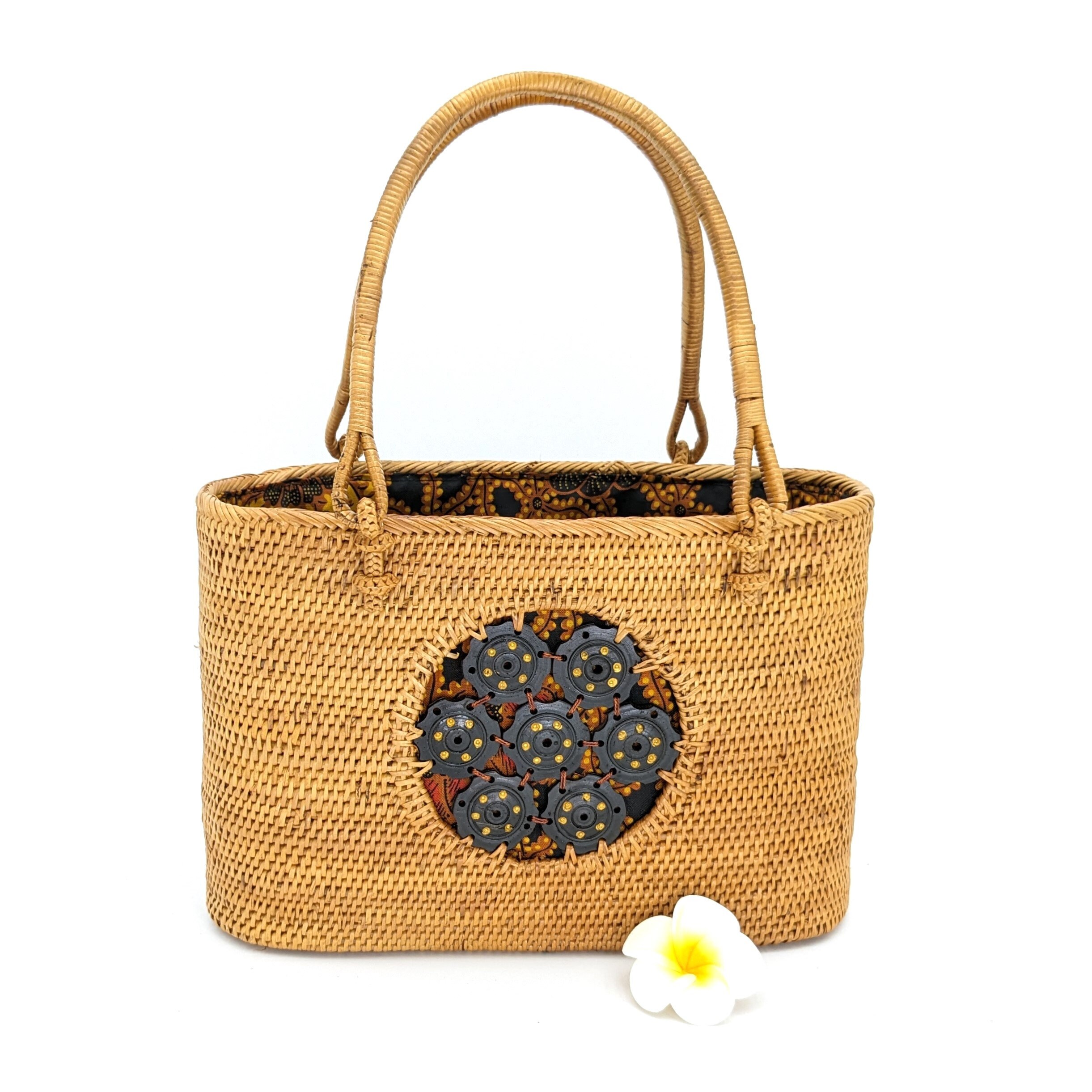 40+ Straw Bags, Purses & Clutches Perfect for Vacation - This is