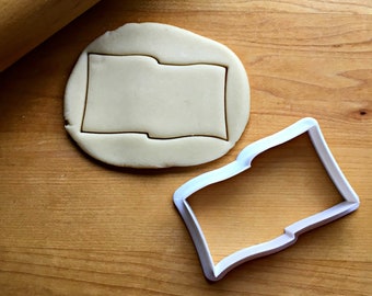 Waving Flag Cookie Cutter in Multiple Sizes