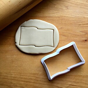 Waving Flag Cookie Cutter in Multiple Sizes
